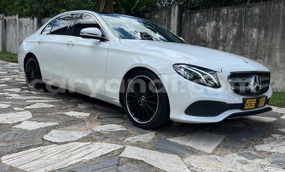 Acheter Occasion Voiture Mercedes-Benz E-Classe Blanc à Lusaka, Zambie Acheter Occasion Voiture Mercedes-Benz E-Classe Blanc à Lusaka, Zambie