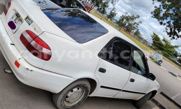 Nunua Ilio tumika Toyota Corolla Nyeupe Gari ndani ya Lusaka nchini Zambia