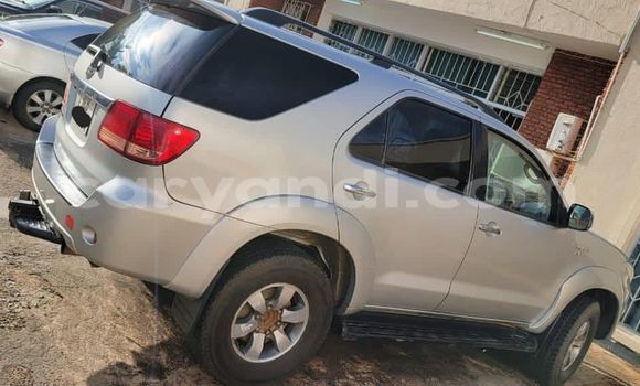 Acheter Occasion Voiture Toyota Fortuner Gris à Lusaka, Zambie Acheter Occasion Voiture Toyota Fortuner Gris à Lusaka, Zambie