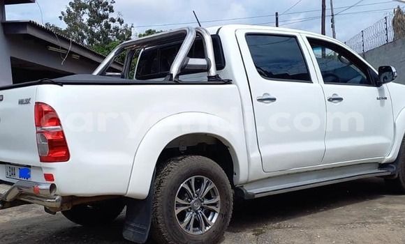 Tenga Tsaru Toyota Hilux Chena Mota in Lusaka in Zambia Tenga Tsaru Toyota Hilux Chena Mota in Lusaka in Zambia