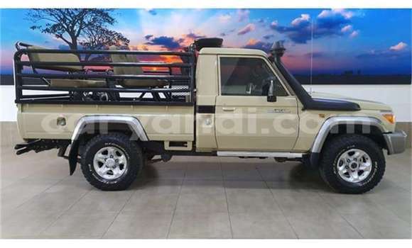 Acheter Occasion Voiture Toyota Land Cruiser Beige à Lusaka, Zambie Acheter Occasion Voiture Toyota Land Cruiser Beige à Lusaka, Zambie