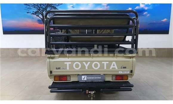 Acheter Occasion Voiture Toyota Land Cruiser Beige à Lusaka, Zambie Acheter Occasion Voiture Toyota Land Cruiser Beige à Lusaka, Zambie