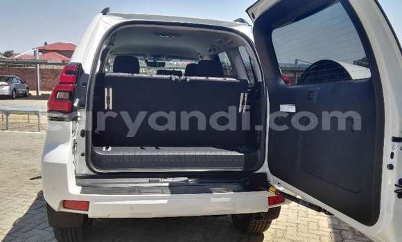 Acheter Occasion Voiture Toyota Land Cruiser Prado Blanc à Lusaka, Zambie Acheter Occasion Voiture Toyota Land Cruiser Prado Blanc à Lusaka, Zambie