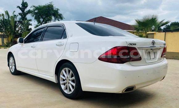 Nunua Ilio tumika Toyota Crown Nyeupe Gari ndani ya Lusaka nchini Zambia Nunua Ilio tumika Toyota Crown Nyeupe Gari ndani ya Lusaka nchini Zambia