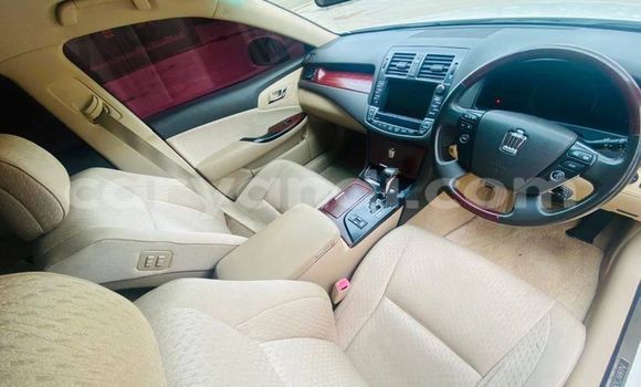 Nunua Ilio tumika Toyota Crown Nyeupe Gari ndani ya Lusaka nchini Zambia Nunua Ilio tumika Toyota Crown Nyeupe Gari ndani ya Lusaka nchini Zambia