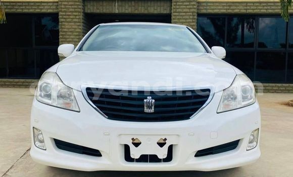 Nunua Ilio tumika Toyota Crown Nyeupe Gari ndani ya Lusaka nchini Zambia Nunua Ilio tumika Toyota Crown Nyeupe Gari ndani ya Lusaka nchini Zambia
