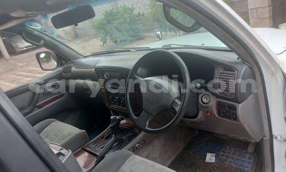 Nunua Ilio tumika Toyota Land Cruiser Nyeupe Gari ndani ya Lusaka nchini Zambia Nunua Ilio tumika Toyota Land Cruiser Nyeupe Gari ndani ya Lusaka nchini Zambia