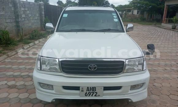 Nunua Ilio tumika Toyota Land Cruiser Nyeupe Gari ndani ya Lusaka nchini Zambia Nunua Ilio tumika Toyota Land Cruiser Nyeupe Gari ndani ya Lusaka nchini Zambia