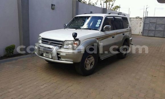 Acheter Occasion Voiture Toyota 4Runner Blanc à Chingola, Zambie Acheter Occasion Voiture Toyota 4Runner Blanc à Chingola, Zambie
