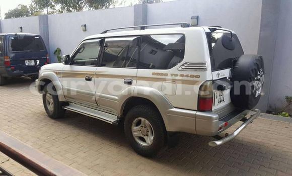 Acheter Occasion Voiture Toyota 4Runner Blanc à Chingola, Zambie Acheter Occasion Voiture Toyota 4Runner Blanc à Chingola, Zambie