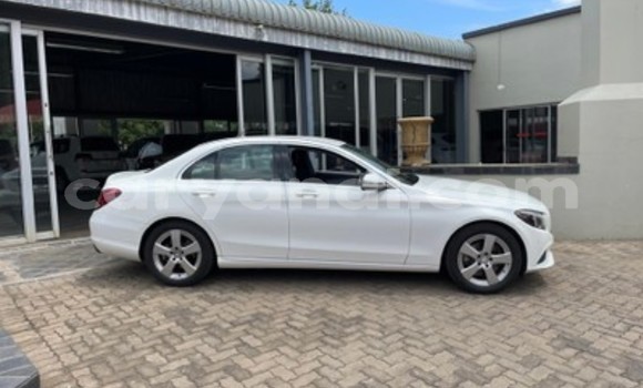 Tenga Tsaru Mercedes‒Benz 200 Chena Mota in Lusaka in Zambia Tenga Tsaru Mercedes‒Benz 200 Chena Mota in Lusaka in Zambia