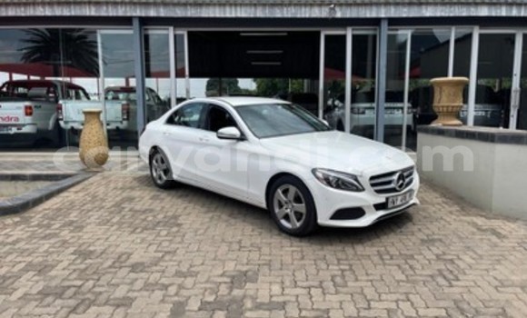 Tenga Tsaru Mercedes‒Benz 200 Chena Mota in Lusaka in Zambia Tenga Tsaru Mercedes‒Benz 200 Chena Mota in Lusaka in Zambia