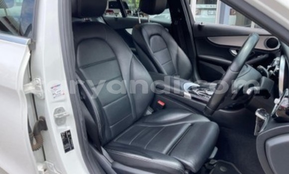 Tenga Tsaru Mercedes‒Benz 200 Chena Mota in Lusaka in Zambia Tenga Tsaru Mercedes‒Benz 200 Chena Mota in Lusaka in Zambia