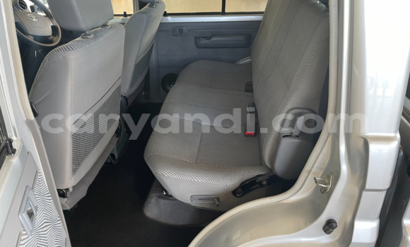Nunua Ilio tumika Toyota Land Cruiser Fedha Gari ndani ya Lusaka nchini Zambia Nunua Ilio tumika Toyota Land Cruiser Fedha Gari ndani ya Lusaka nchini Zambia