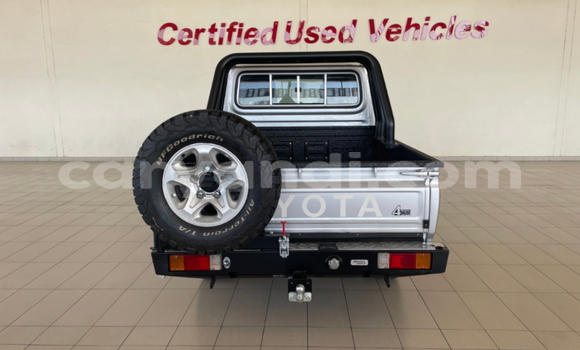 Nunua Ilio tumika Toyota Land Cruiser Fedha Gari ndani ya Lusaka nchini Zambia Nunua Ilio tumika Toyota Land Cruiser Fedha Gari ndani ya Lusaka nchini Zambia