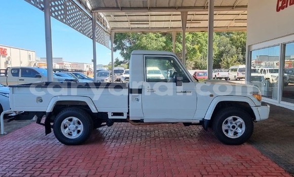 Buy Used Toyota Land Cruiser White Car in Lusaka in Zambia Buy Used Toyota Land Cruiser White Car in Lusaka in Zambia