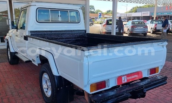 Buy Used Toyota Land Cruiser White Car in Lusaka in Zambia Buy Used Toyota Land Cruiser White Car in Lusaka in Zambia