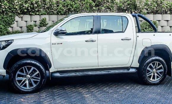 Acheter Occasion Voiture Toyota Hilux Blanc à Lusaka, Zambie Acheter Occasion Voiture Toyota Hilux Blanc à Lusaka, Zambie