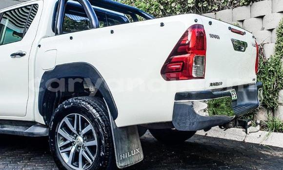 Acheter Occasion Voiture Toyota Hilux Blanc à Lusaka, Zambie Acheter Occasion Voiture Toyota Hilux Blanc à Lusaka, Zambie