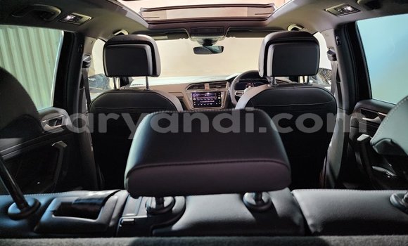 Nunua Ilio tumika Volkswagen Tiguan Nyeusi Gari ndani ya Lusaka nchini Zambia Nunua Ilio tumika Volkswagen Tiguan Nyeusi Gari ndani ya Lusaka nchini Zambia