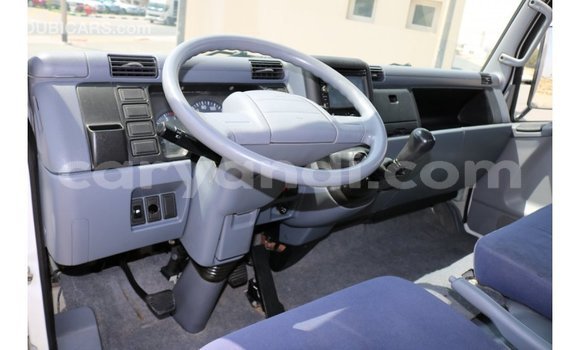 Buy Import Mitsubishi Canter White Truck in Import - Dubai in Zambia