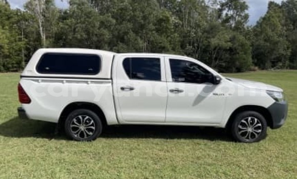 Buy Used Toyota Hilux White Car in Lusaka in Zambia Buy Used Toyota Hilux White Car in Lusaka in Zambia
