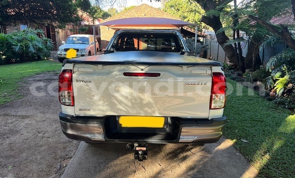 Buy Used Toyota Hilux White Car in Chilanga in Lusaka Buy Used Toyota Hilux White Car in Chilanga in Lusaka