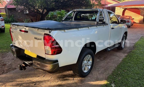 Buy Used Toyota Hilux White Car in Chilanga in Lusaka Buy Used Toyota Hilux White Car in Chilanga in Lusaka