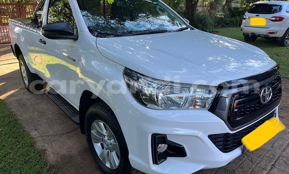 Buy Used Toyota Hilux White Car in Chilanga in Lusaka Buy Used Toyota Hilux White Car in Chilanga in Lusaka