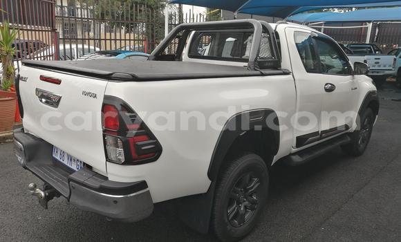 Buy Used Toyota Hilux White Car in Chipata in Zambia