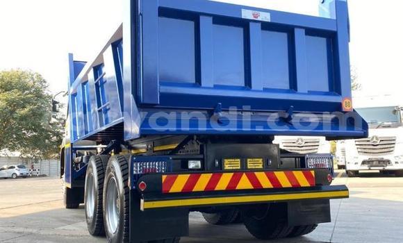 Tenga Tsaru Mercedes–Benz Tipper Chena Rori in Chilanga in Lusaka Tenga Tsaru Mercedes–Benz Tipper Chena Rori in Chilanga in Lusaka
