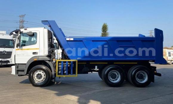 Tenga Tsaru Mercedes–Benz Tipper Chena Rori in Chilanga in Lusaka Tenga Tsaru Mercedes–Benz Tipper Chena Rori in Chilanga in Lusaka