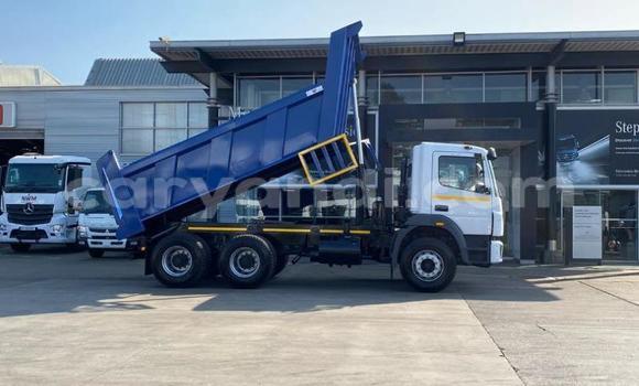 Tenga Tsaru Mercedes–Benz Tipper Chena Rori in Chilanga in Lusaka Tenga Tsaru Mercedes–Benz Tipper Chena Rori in Chilanga in Lusaka