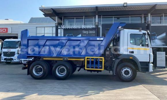 Tenga Tsaru Mercedes–Benz Tipper Chena Rori in Chilanga in Lusaka Tenga Tsaru Mercedes–Benz Tipper Chena Rori in Chilanga in Lusaka