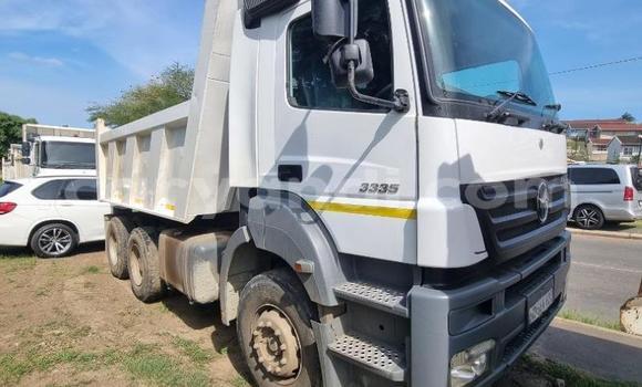 Tenga Tsaru Mercedes–Benz Tipper Chena Rori in Chilanga in Lusaka Tenga Tsaru Mercedes–Benz Tipper Chena Rori in Chilanga in Lusaka