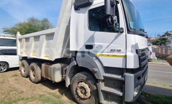 Tenga Tsaru Mercedes–Benz Tipper Chena Rori in Chilanga in Lusaka Tenga Tsaru Mercedes–Benz Tipper Chena Rori in Chilanga in Lusaka