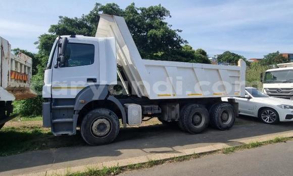 Tenga Tsaru Mercedes–Benz Tipper Chena Rori in Chilanga in Lusaka Tenga Tsaru Mercedes–Benz Tipper Chena Rori in Chilanga in Lusaka