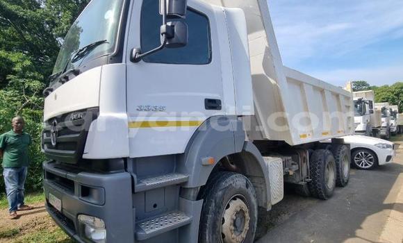 Tenga Tsaru Mercedes–Benz Tipper Chena Rori in Chilanga in Lusaka Tenga Tsaru Mercedes–Benz Tipper Chena Rori in Chilanga in Lusaka