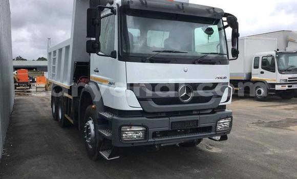 Tenga Tsaru Mercedes–Benz Tipper Chena Rori in Chilanga in Lusaka Tenga Tsaru Mercedes–Benz Tipper Chena Rori in Chilanga in Lusaka