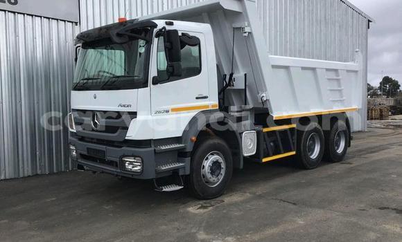 Tenga Tsaru Mercedes–Benz Tipper Chena Rori in Chilanga in Lusaka Tenga Tsaru Mercedes–Benz Tipper Chena Rori in Chilanga in Lusaka