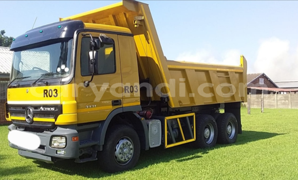 Tenga Tsaru Mercedes–Benz Tipper Beige Rori in Chilanga in Lusaka Tenga Tsaru Mercedes–Benz Tipper Beige Rori in Chilanga in Lusaka