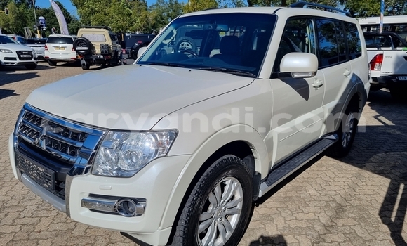 Buy Used Mitsubishi Pajero White Car in Lusaka in Zambia Buy Used Mitsubishi Pajero White Car in Lusaka in Zambia