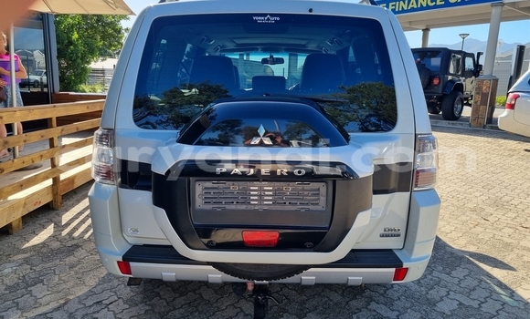 Buy Used Mitsubishi Pajero White Car in Lusaka in Zambia Buy Used Mitsubishi Pajero White Car in Lusaka in Zambia