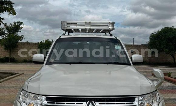 Acheter Occasion Voiture Mitsubishi Pajero Blanc à Lusaka, Zambie