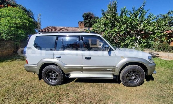 Nunua Ilio tumika Toyota Prado Nyingine Gari ndani ya Lusaka nchini Zambia