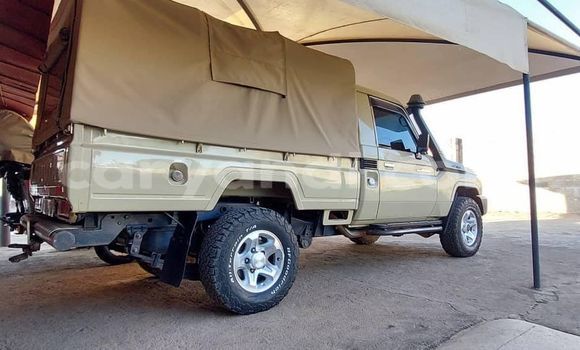 Nunua Ilio tumika Toyota Land Cruiser Nyeupe Gari ndani ya Lusaka nchini Zambia