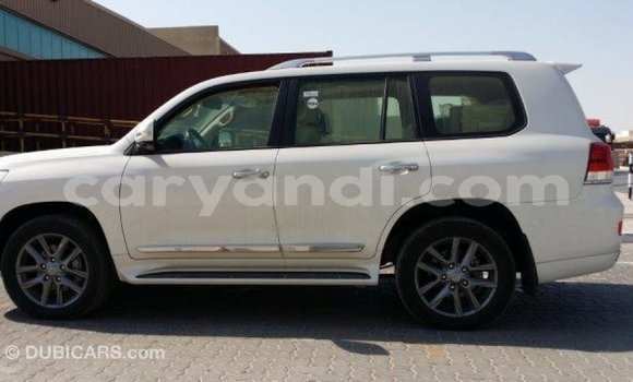 Nunua Imported Toyota Land Cruiser Nyeupe Gari ndani ya Import - Dubai nchini Zambia Nunua Imported Toyota Land Cruiser Nyeupe Gari ndani ya Import - Dubai nchini Zambia