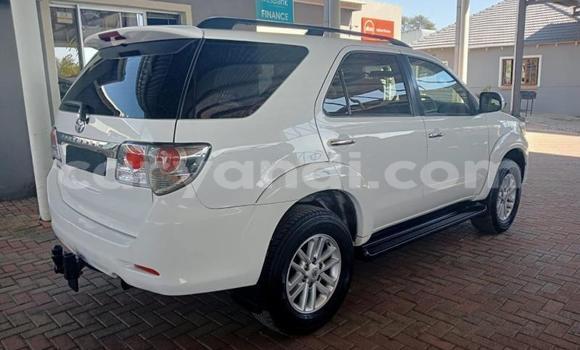 Acheter Occasion Voiture Toyota Fortuner Blanc à Lusaka, Zambie Acheter Occasion Voiture Toyota Fortuner Blanc à Lusaka, Zambie