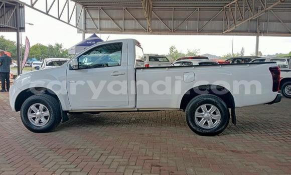 Acheter Occasion Voiture Isuzu KB Blanc à Lusaka, Zambie Acheter Occasion Voiture Isuzu KB Blanc à Lusaka, Zambie