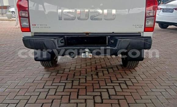 Acheter Occasion Voiture Isuzu KB Blanc à Lusaka, Zambie Acheter Occasion Voiture Isuzu KB Blanc à Lusaka, Zambie
